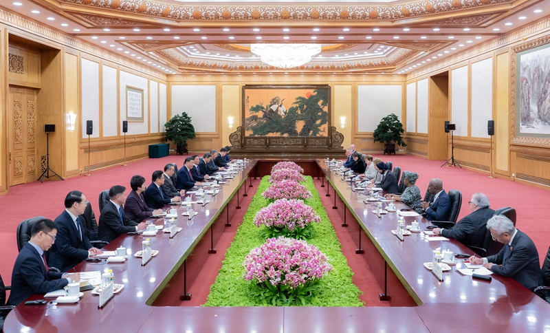 Xi Jinping reúne-se com chefes das principais organiza??es econ?micas internacionais