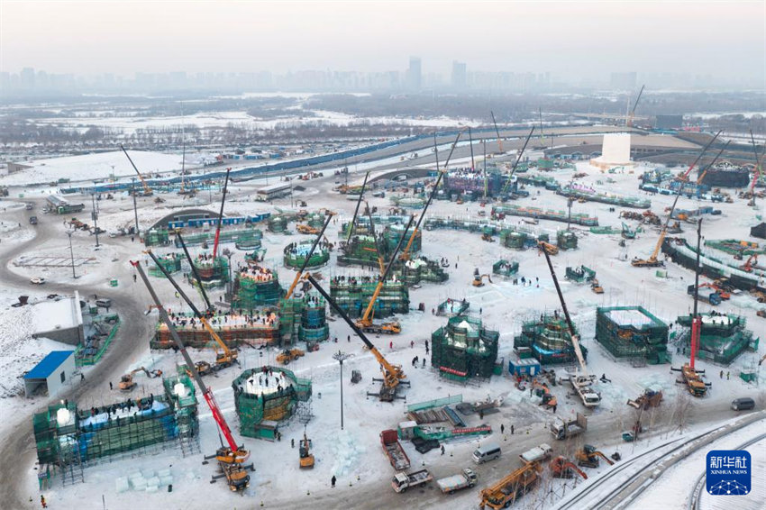 Harbin inicia constru??es de gelo no Mundo de Gelo e Neve