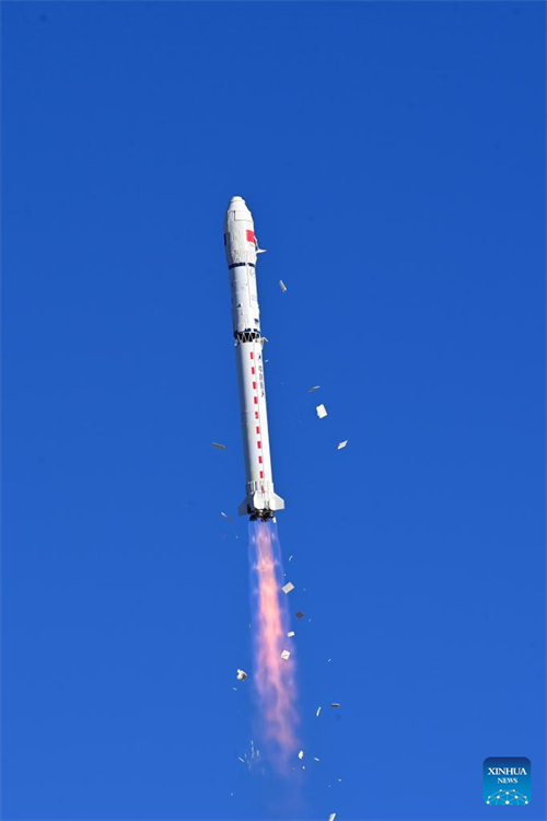 China lan?a 5 satélites de experimento com sucesso