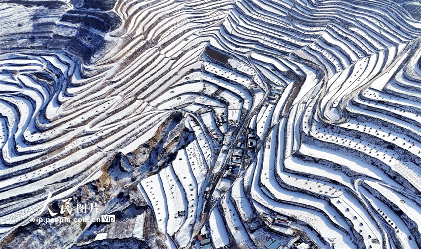 Galeria: paisagem dos terra?os após queda de neve em Jingning, Gansu