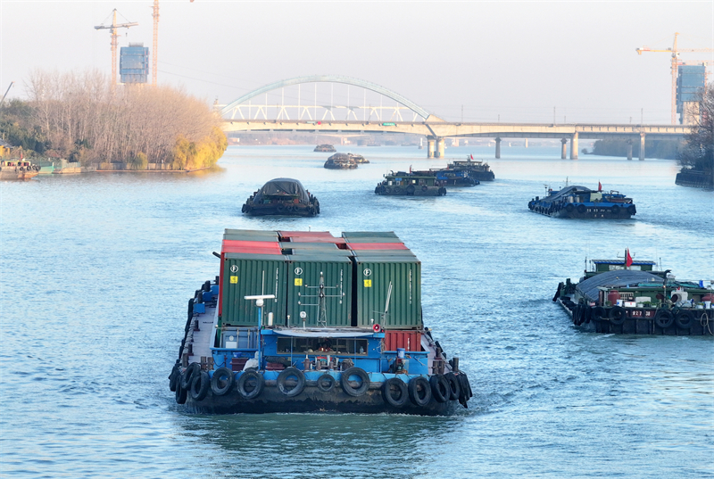 Grande Canal Beijing-Hangzhou vê movimenta??o intensa durante inverno