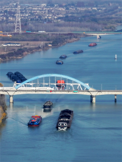 Grande Canal Beijing-Hangzhou vê movimenta??o intensa durante inverno