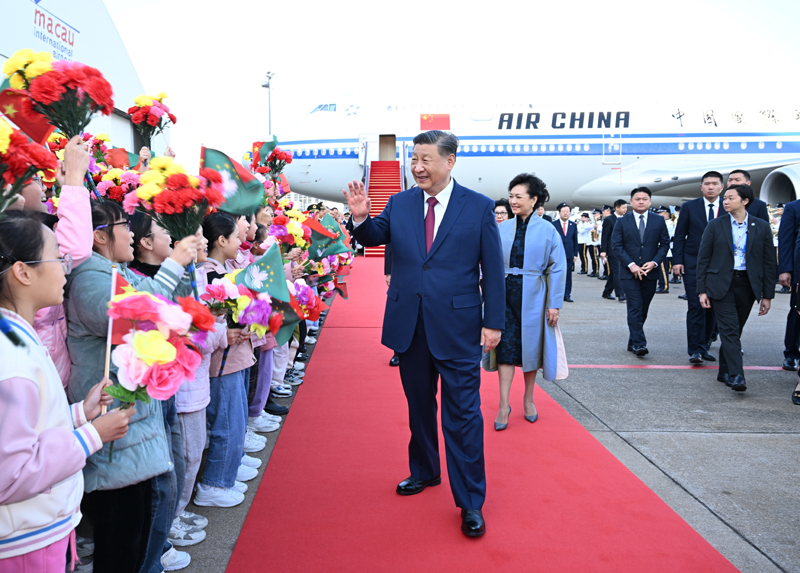 Xi Jinping chega a Macau para celebra??es de aniversário e para viagem de inspe??o