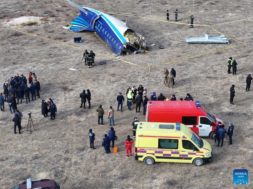 Avi?o da Azerbaijan Airlines de Baku cai perto de Aktau, no Cazaquist?o