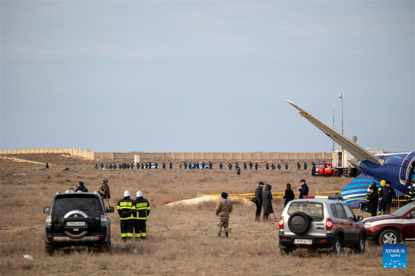 Avi?o da Azerbaijan Airlines de Baku cai perto de Aktau, no Cazaquist?o