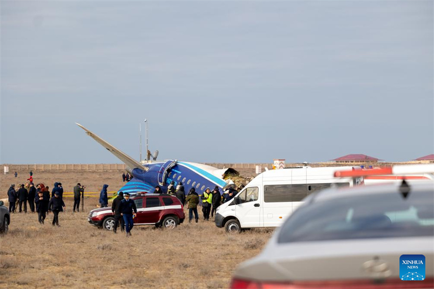 Avi?o da Azerbaijan Airlines de Baku cai perto de Aktau, no Cazaquist?o