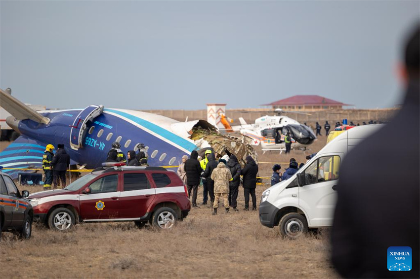 Avi?o da Azerbaijan Airlines de Baku cai perto de Aktau, no Cazaquist?o