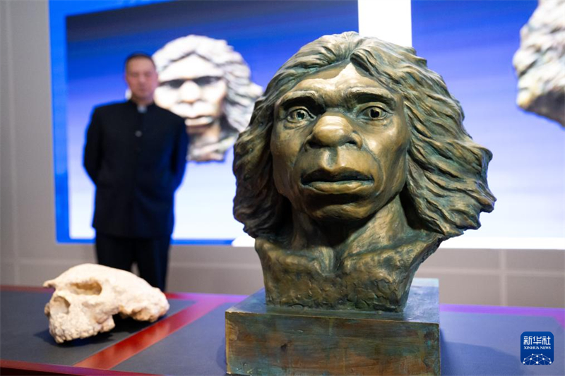 China apresenta restaura??o facial de cranios humanos antigos