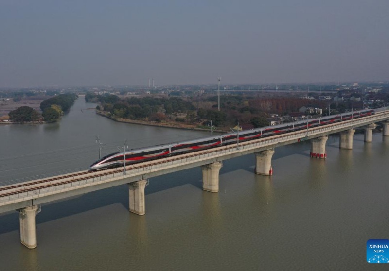 Nova ferrovia de alta velocidade fortalece a integra??o do aglomerado de megacidades do leste da China