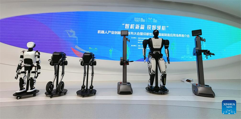Rob?s humanoides de fabrica??o chinesa fazem estreia na cidade-sede dos Jogos Mundiais na China