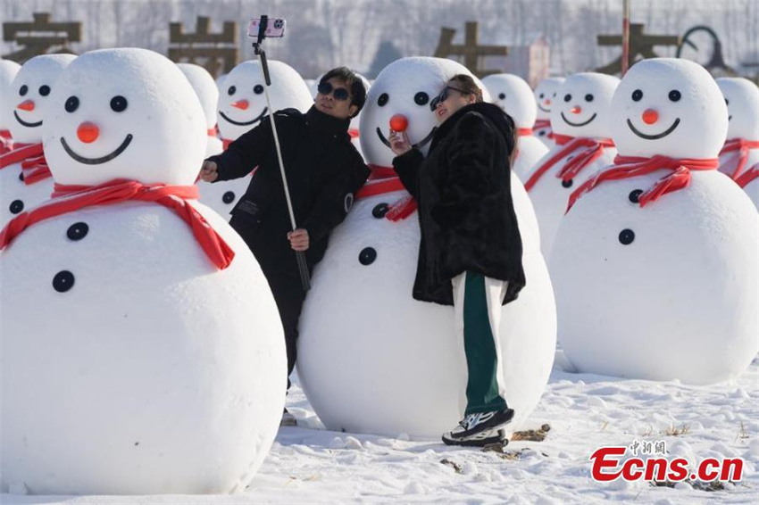 Novos bonecos de neve atraem aten??o em Harbin