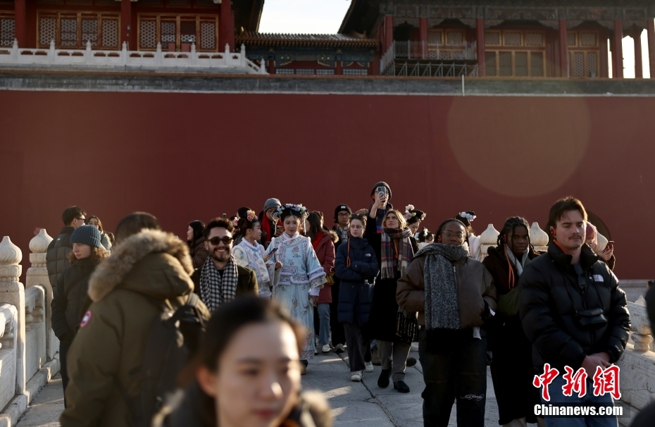Delega??o de jovens estudantes dos EUA visita Cidade Proibida em Beijing