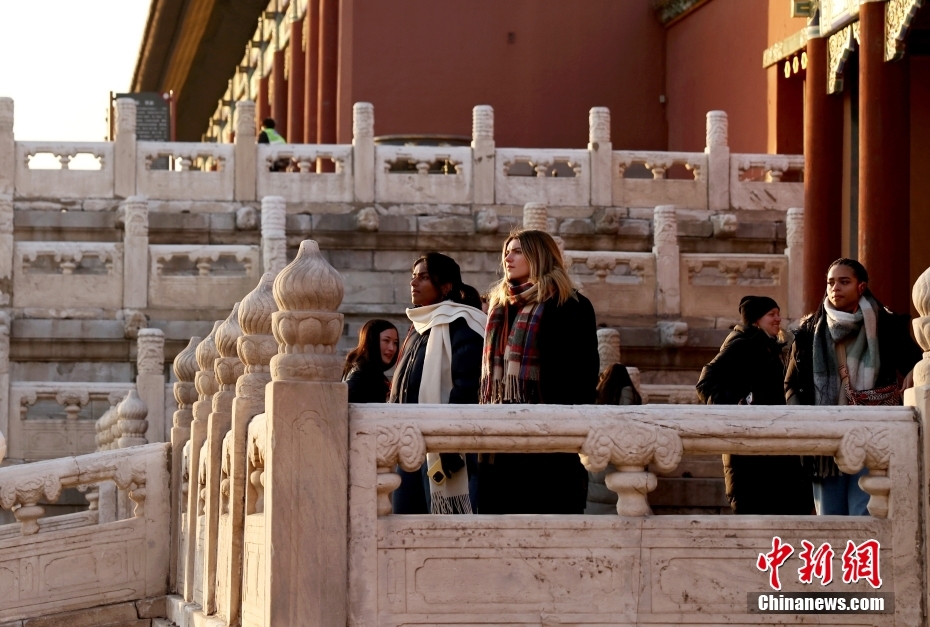 Delega??o de jovens estudantes dos EUA visita Cidade Proibida em Beijing