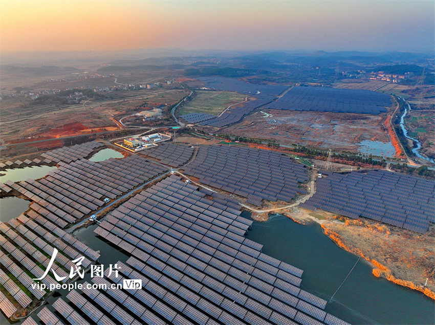 Gera??o de energia fotovoltaica promove desenvolvimento sustentável em Jiangxi