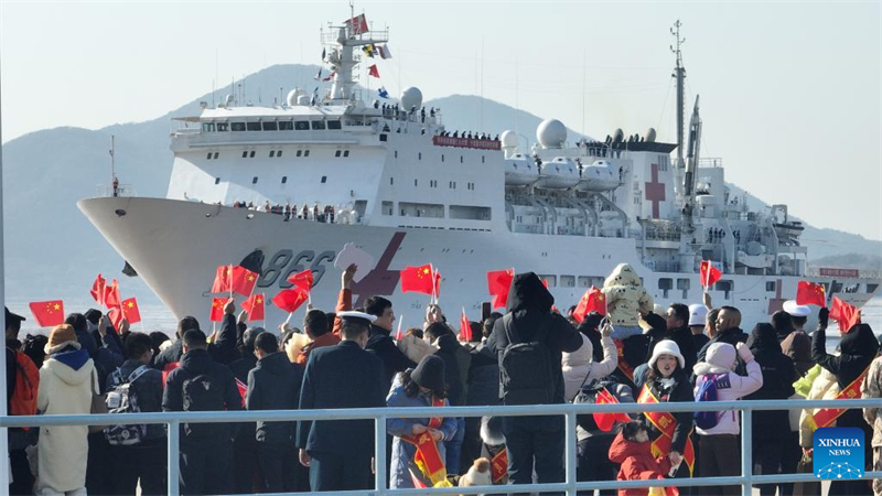 Navio-hospital da Marinha chinesa retorna para casa após miss?o humanitária