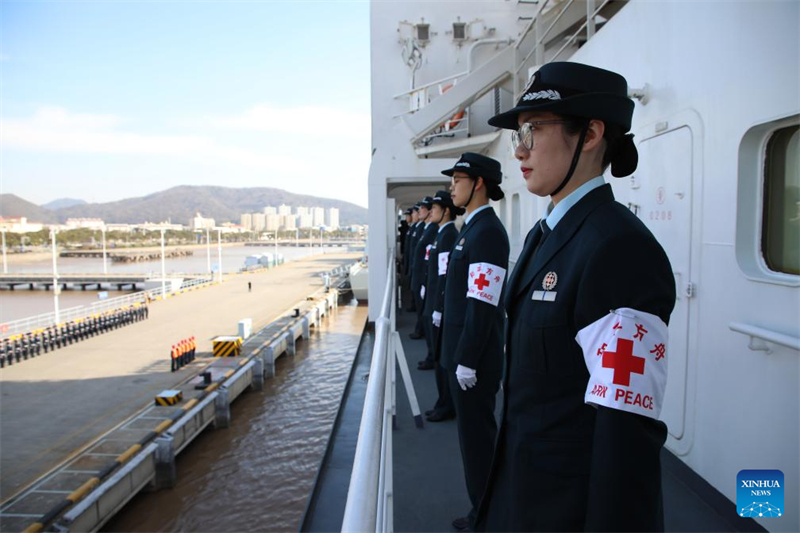 Navio-hospital da Marinha chinesa retorna para casa após miss?o humanitária