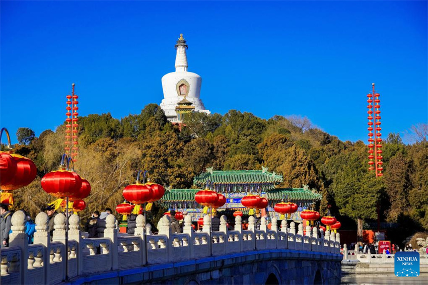 Lanternas e instala??es de luz s?o organizadas em toda a China para receber Festival da Primavera