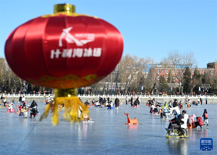 Shichahai: cidad?os de Beijing e turistas desfrutam de esportes no gelo