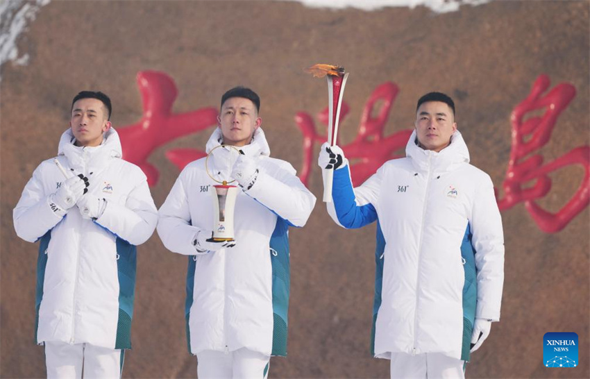 Chama para os 9o Jogos Asiáticos de Inverno é acesa em Harbin