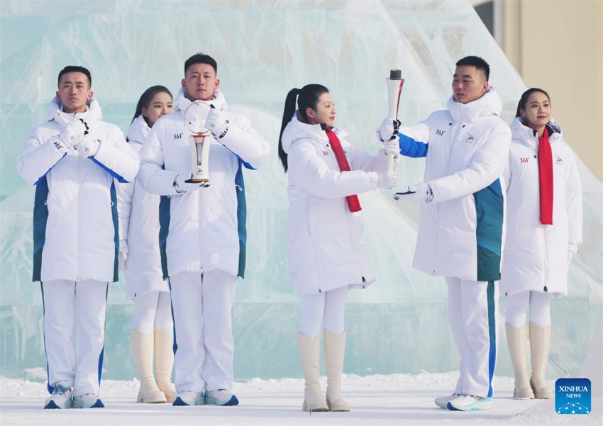 Chama para os 9o Jogos Asiáticos de Inverno é acesa em Harbin