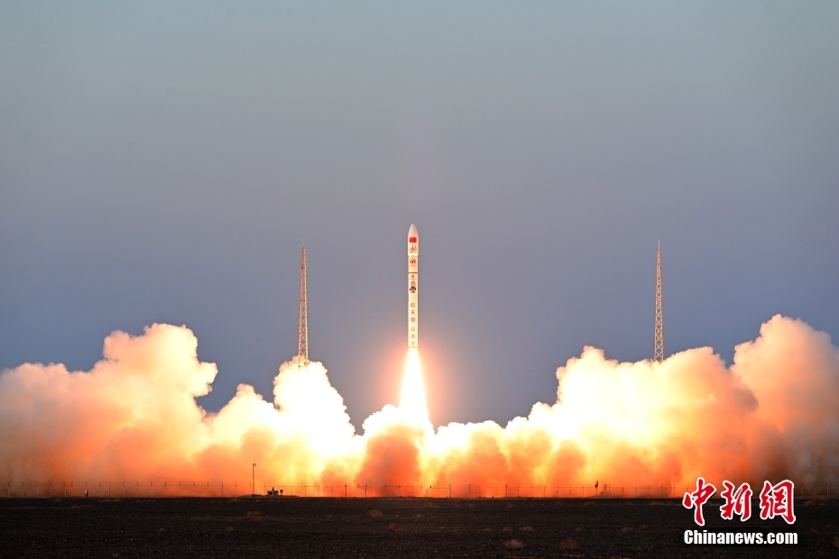 China lan?a cinco novos satélites com sucesso