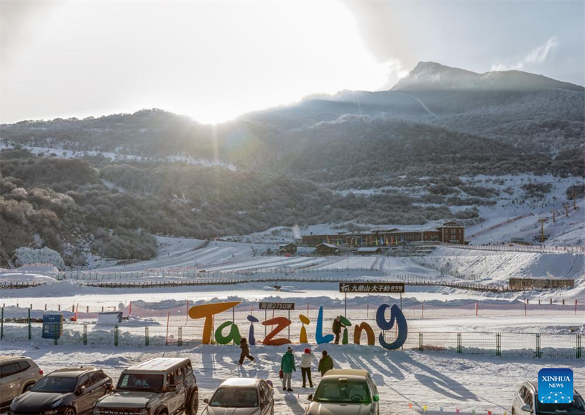 Sichuan atrai turistas e entusiastas de esportes de neve