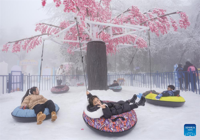 Sichuan atrai turistas e entusiastas de esportes de neve