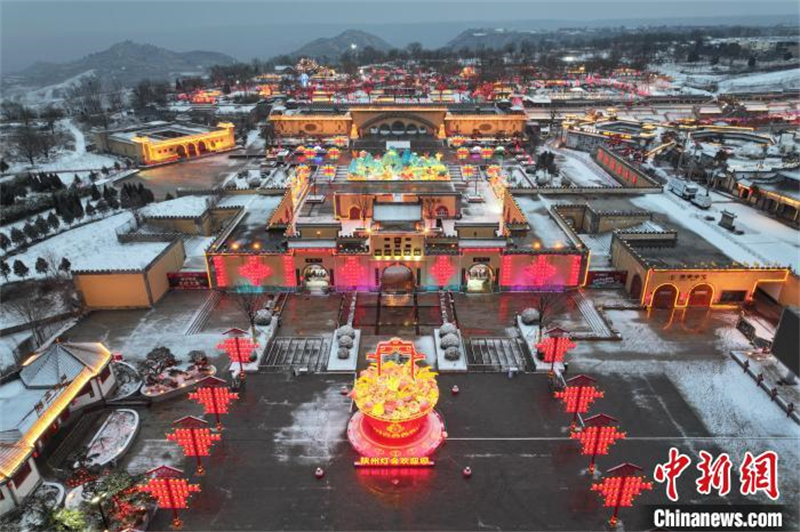 Henan: cavernas subterraneas decoradas com lanternas festivas
