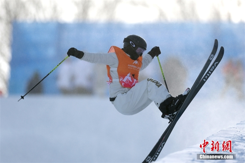 Li Fanghui conquista primeira medalha de ouro para delega??o chinesa na 9a edi??o dos Jogos Asiáticos de Inverno
