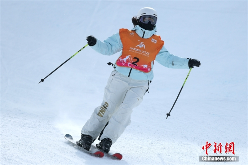 Li Fanghui conquista primeira medalha de ouro para delega??o chinesa na 9a edi??o dos Jogos Asiáticos de Inverno