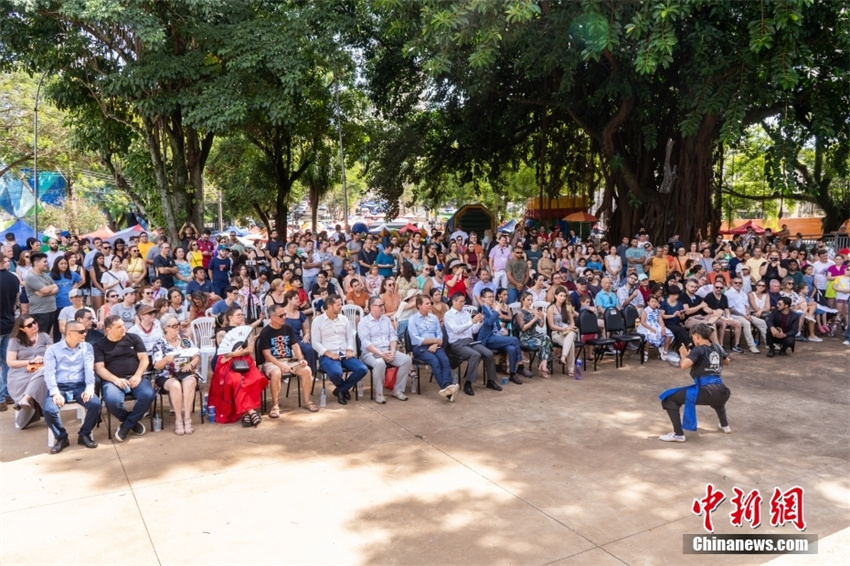 Igua?u celebra Festival da Primavera com apresenta??o