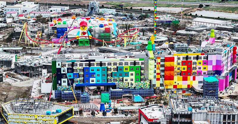 Estrutura principal do Legoland Shanghai Resort é concluída