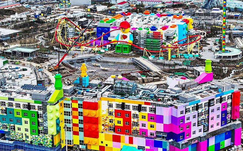 Estrutura principal do Legoland Shanghai Resort é concluída