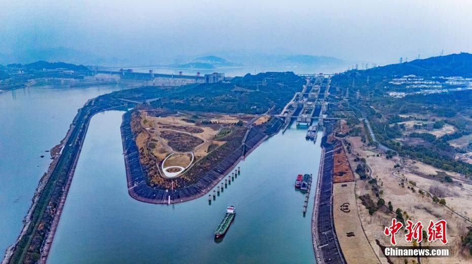 Movimenta??o de passageiros e carga no hub das Três Gargantas cresce durante Festival da Primavera