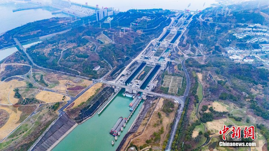 Movimenta??o de passageiros e carga no hub das Três Gargantas cresce durante Festival da Primavera