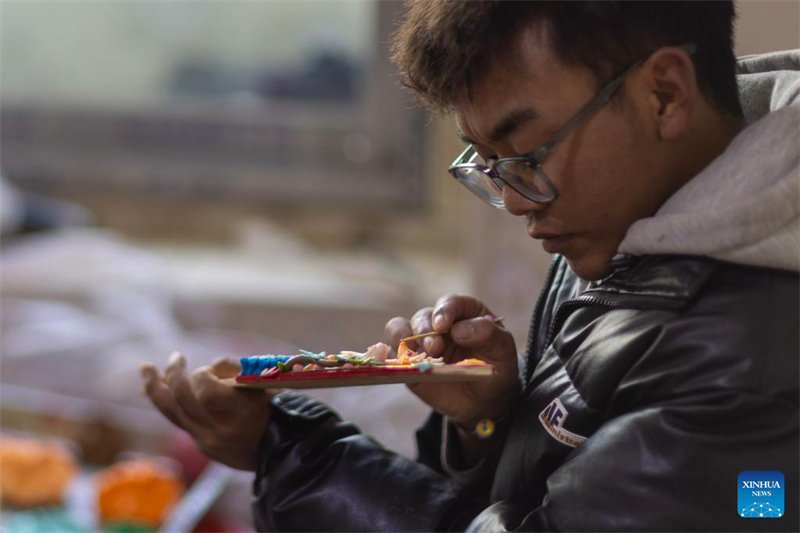 Esculturas de manteiga ganham popularidade em Lhasa, com aproxima??o do Ano Novo Tibetano
