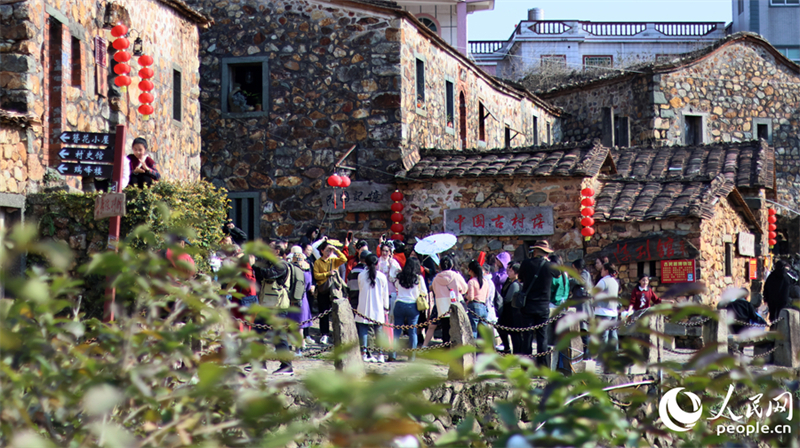 Tradi??o e ecoturismo atraem visitantes à vila de Fujian