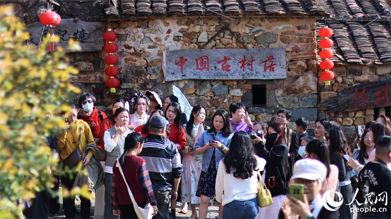 Tradi??o e ecoturismo atraem visitantes à vila de Fujian
