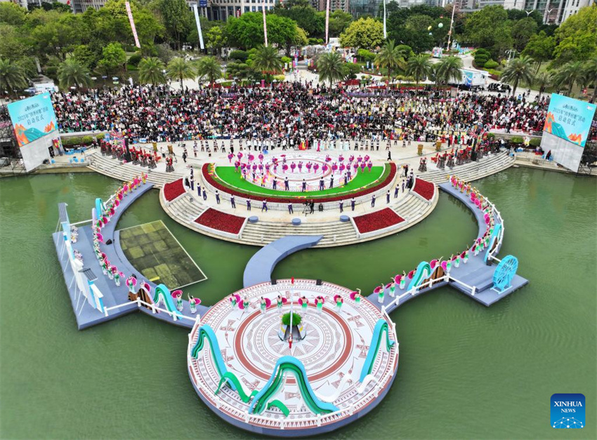 Carnaval celebra o Festival de Sanyuesan em Nanning, Guangxi