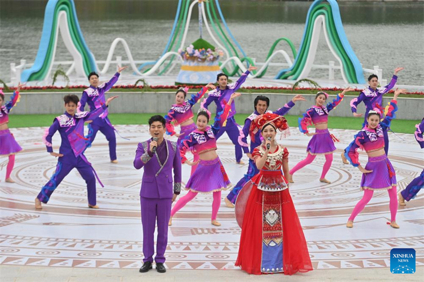 Carnaval celebra o Festival de Sanyuesan em Nanning, Guangxi