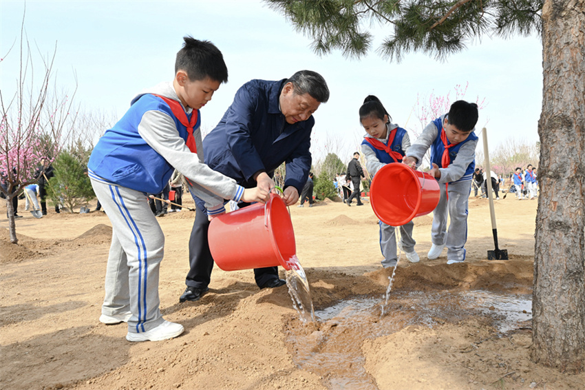 Xi Jinping enfatiza uni?o de for?as para construir Bela China