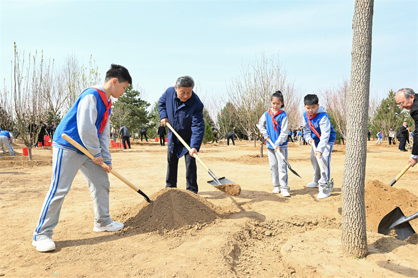 Xi Jinping enfatiza uni?o de for?as para construir Bela China