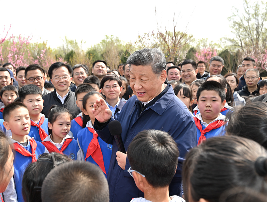 Xi Jinping enfatiza uni?o de for?as para construir Bela China