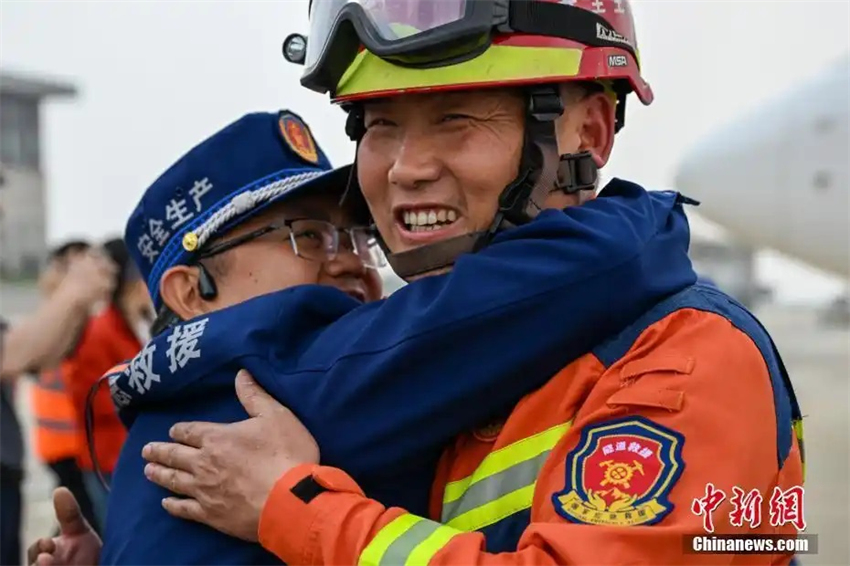 Equipe de resgate da província chinesa de Yunnan completa resposta a terremoto em Mianmar