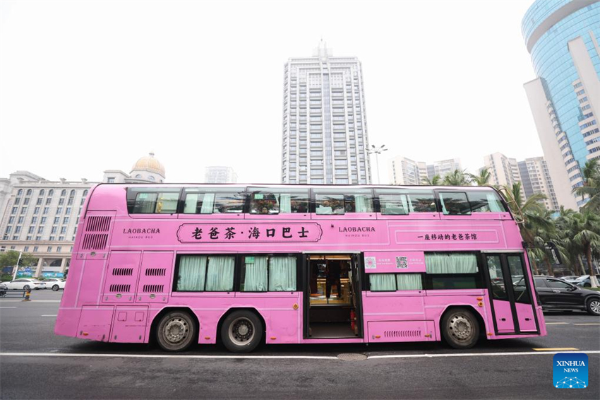 ?nibus Laobacha de Haikou inaugura rota especial da CICPE em Hainan