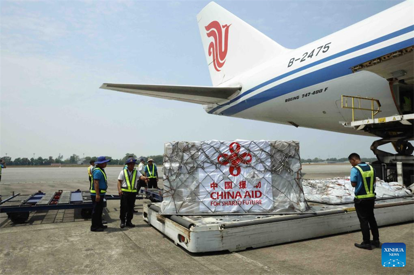 Número de mortos no terremoto de Mianmar sobe para 3.471; terceiro lote de suprimentos da China chega