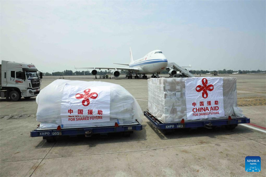 Número de mortos no terremoto de Mianmar sobe para 3.471; terceiro lote de suprimentos da China chega