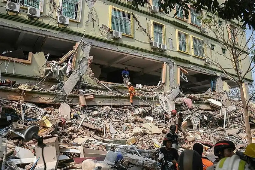 Número de mortos no terremoto de Mianmar sobe para 3.471; terceiro lote de suprimentos da China chega