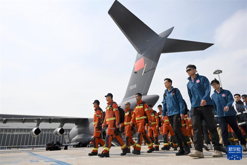Equipes de resgate chinesas retornam a Beijing após miss?o em Mianmar