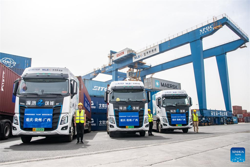 China lan?a primeira rota inter-regional para caminh?es movidos a hidrogênio